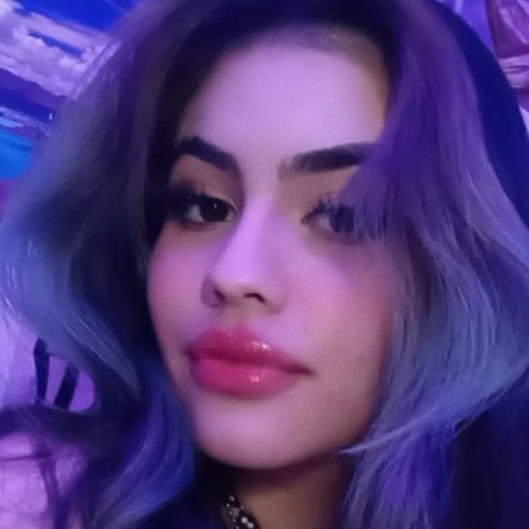 Meet your Posher, Christina - Picture 1 of 1